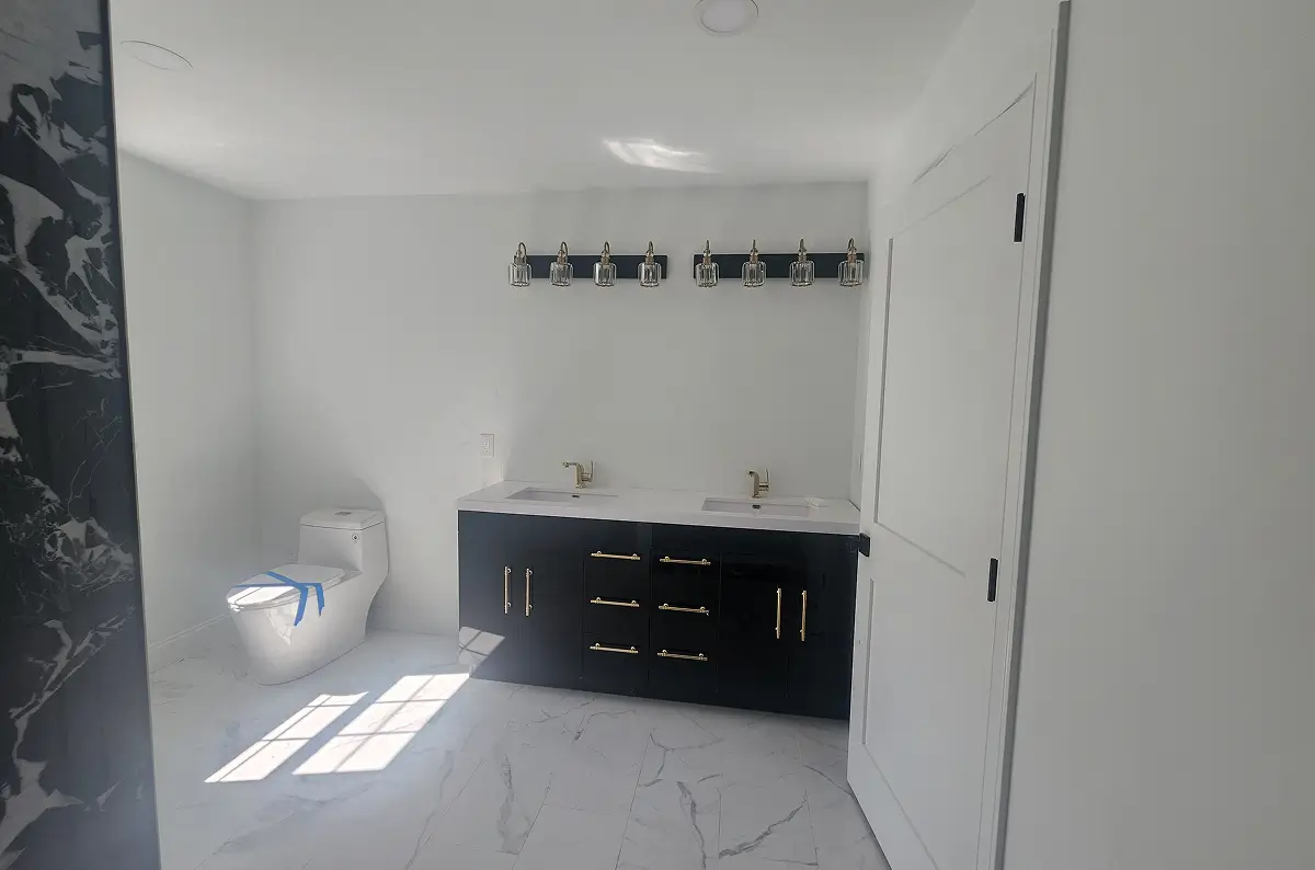 Modern-bathroom